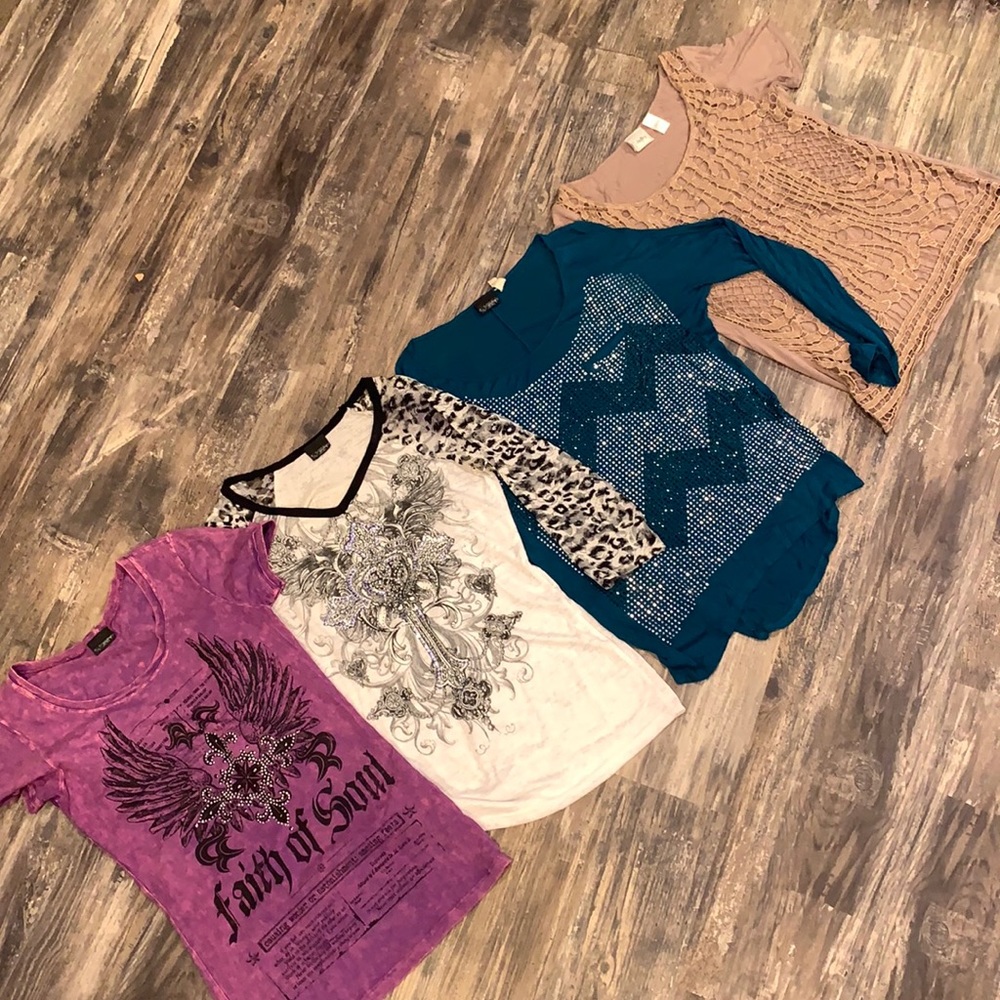 DAYTRIP brand BUNDLE of shirts